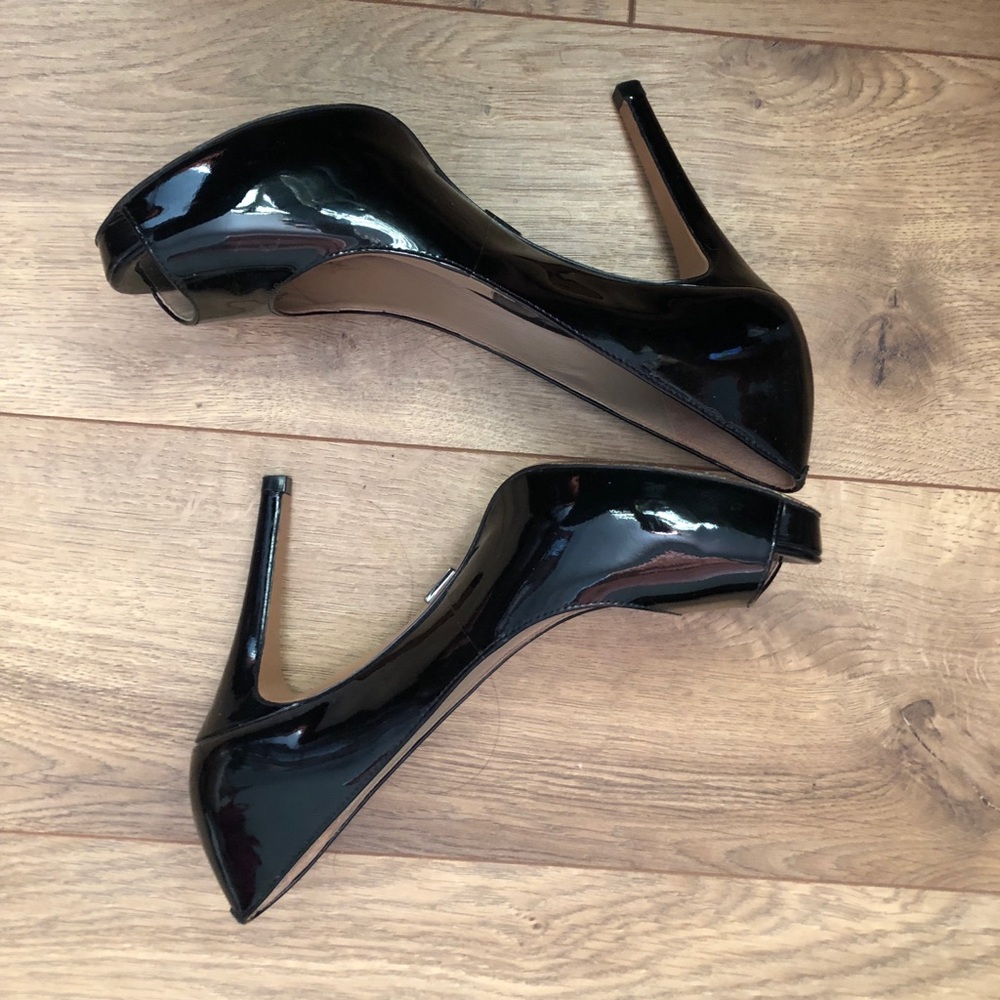 Gorgeous MK faux leather heels